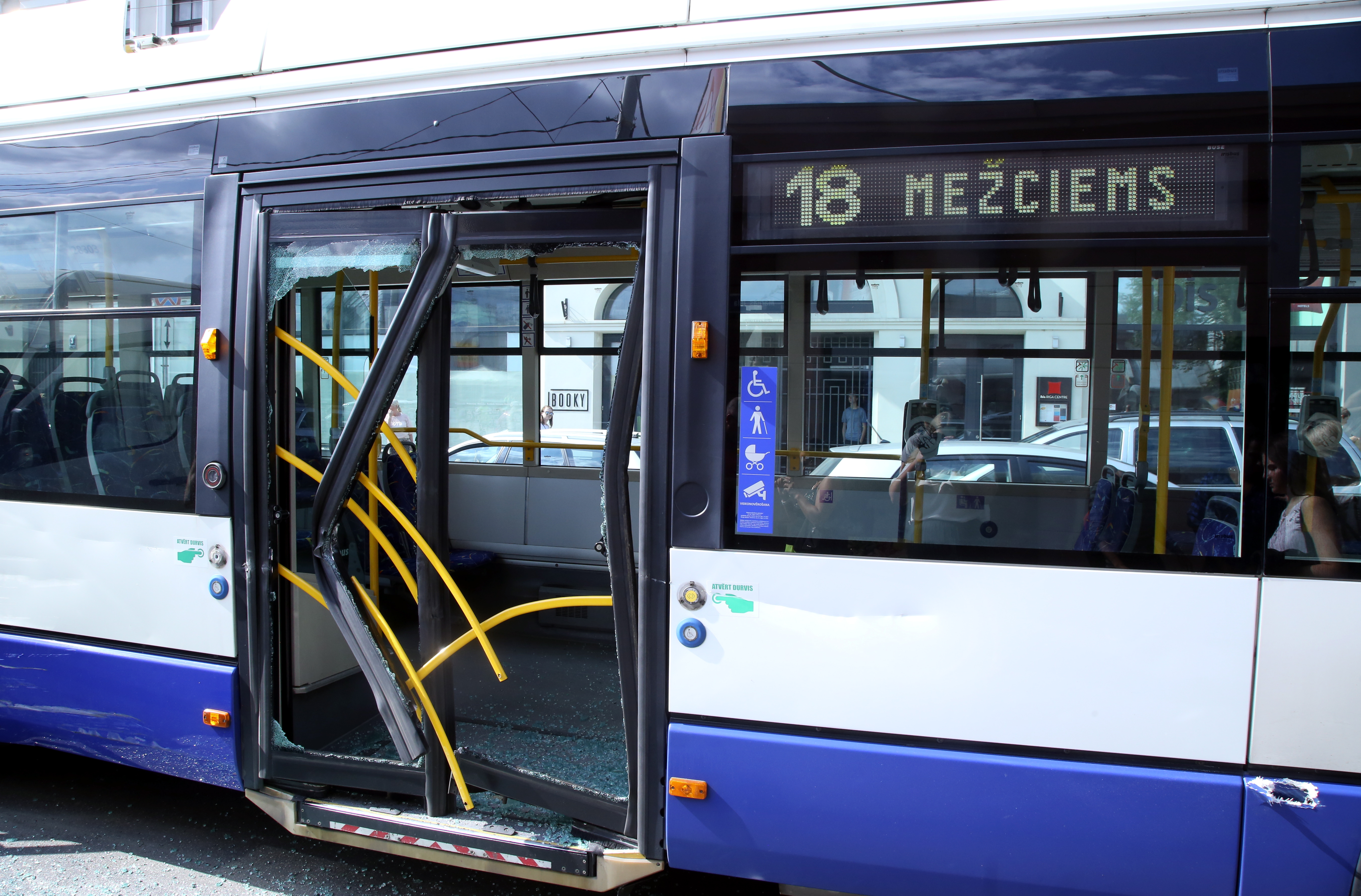 Satiksmes Rigas centra negadījumā cietušais mikroautobuss - 4