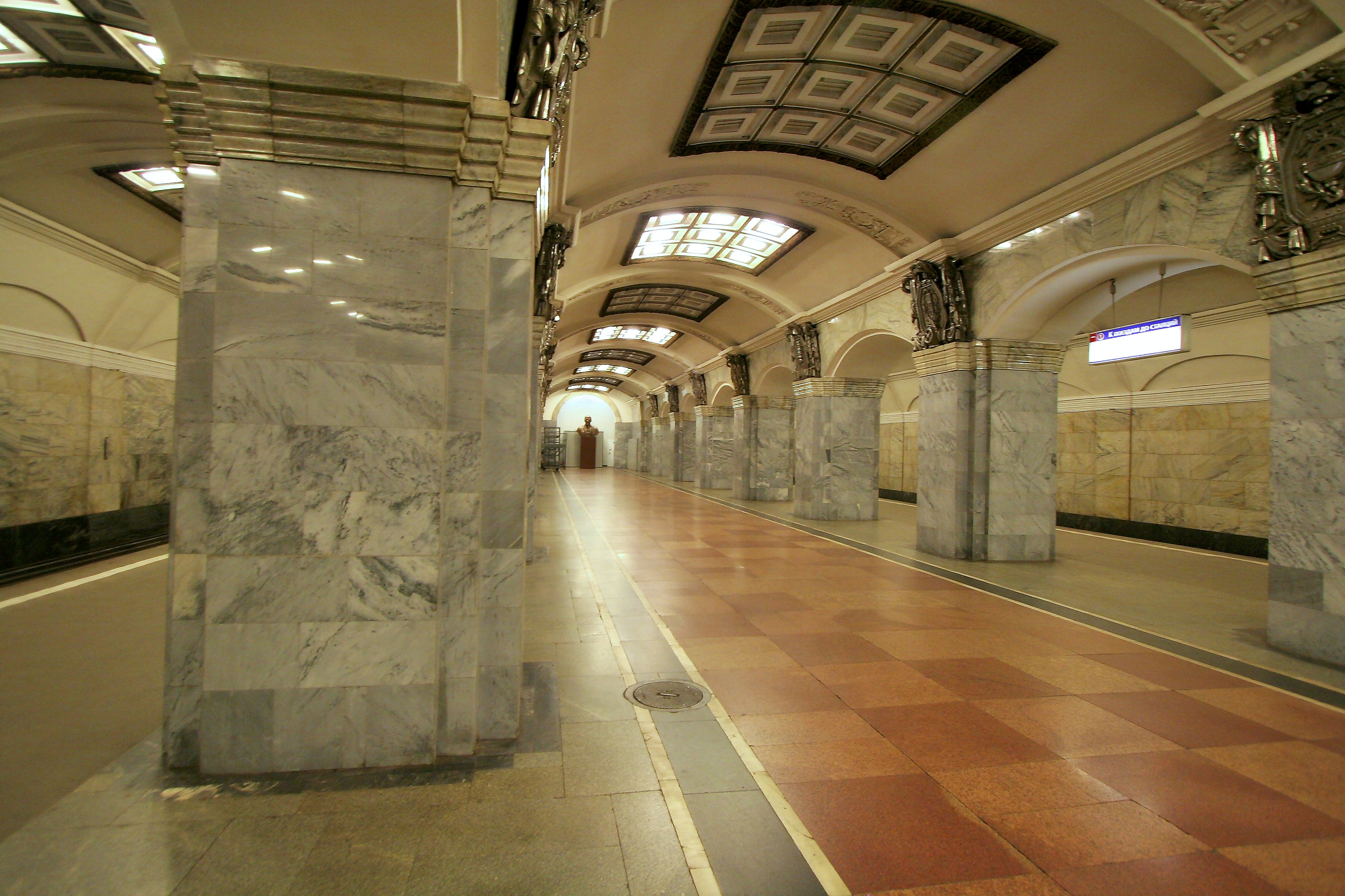 Петербург станция московская. Станция Кировский завод Санкт-Петербург. Станция метро Кировский завод Санкт-Петербург. Станция метро Кировский завод. Петербургский метрополитен Кировский завод.