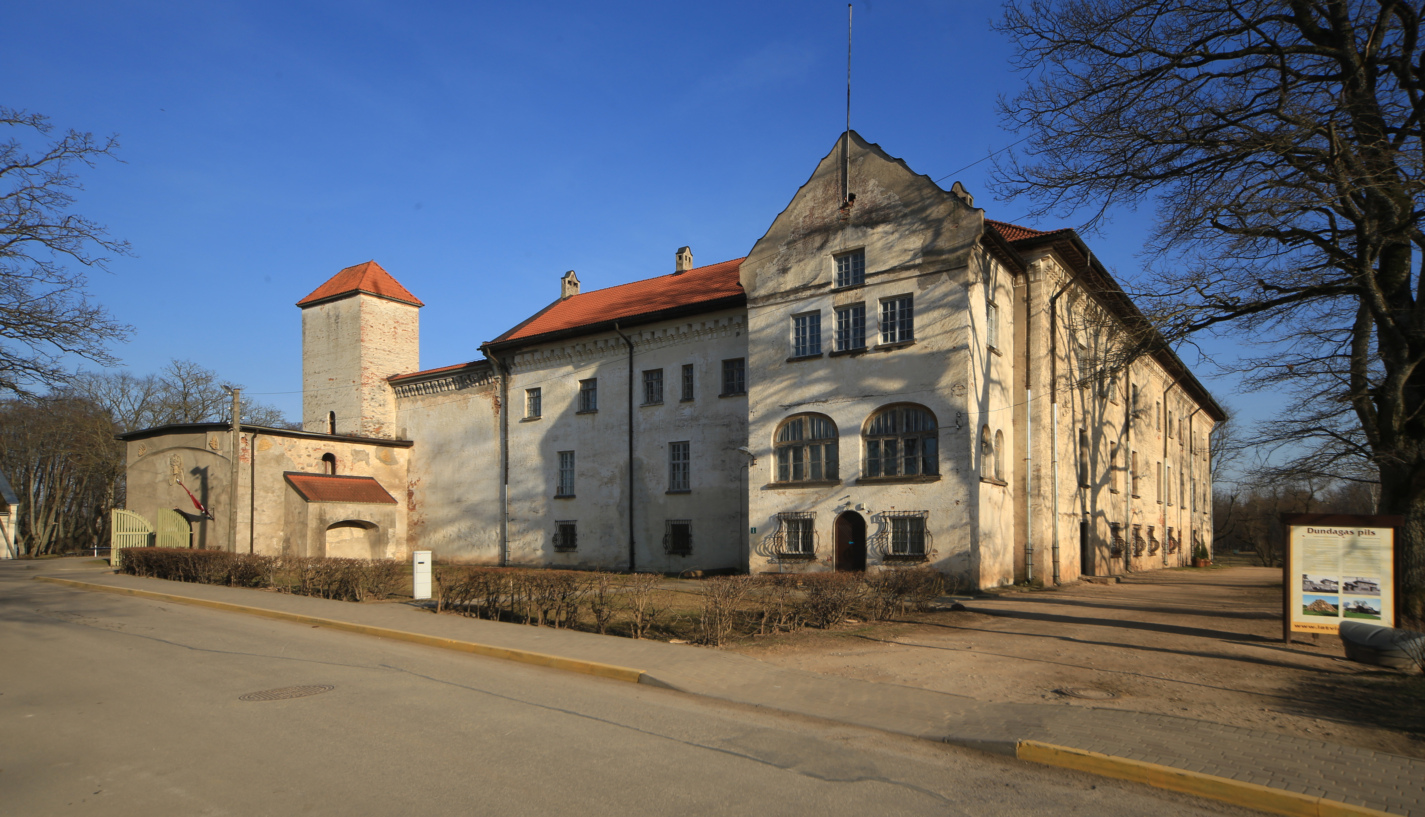 Волости латвии. Дундагский замок. Замок в Курземе. Вентспилский замок в Латвии. Дундага город в Латвии.