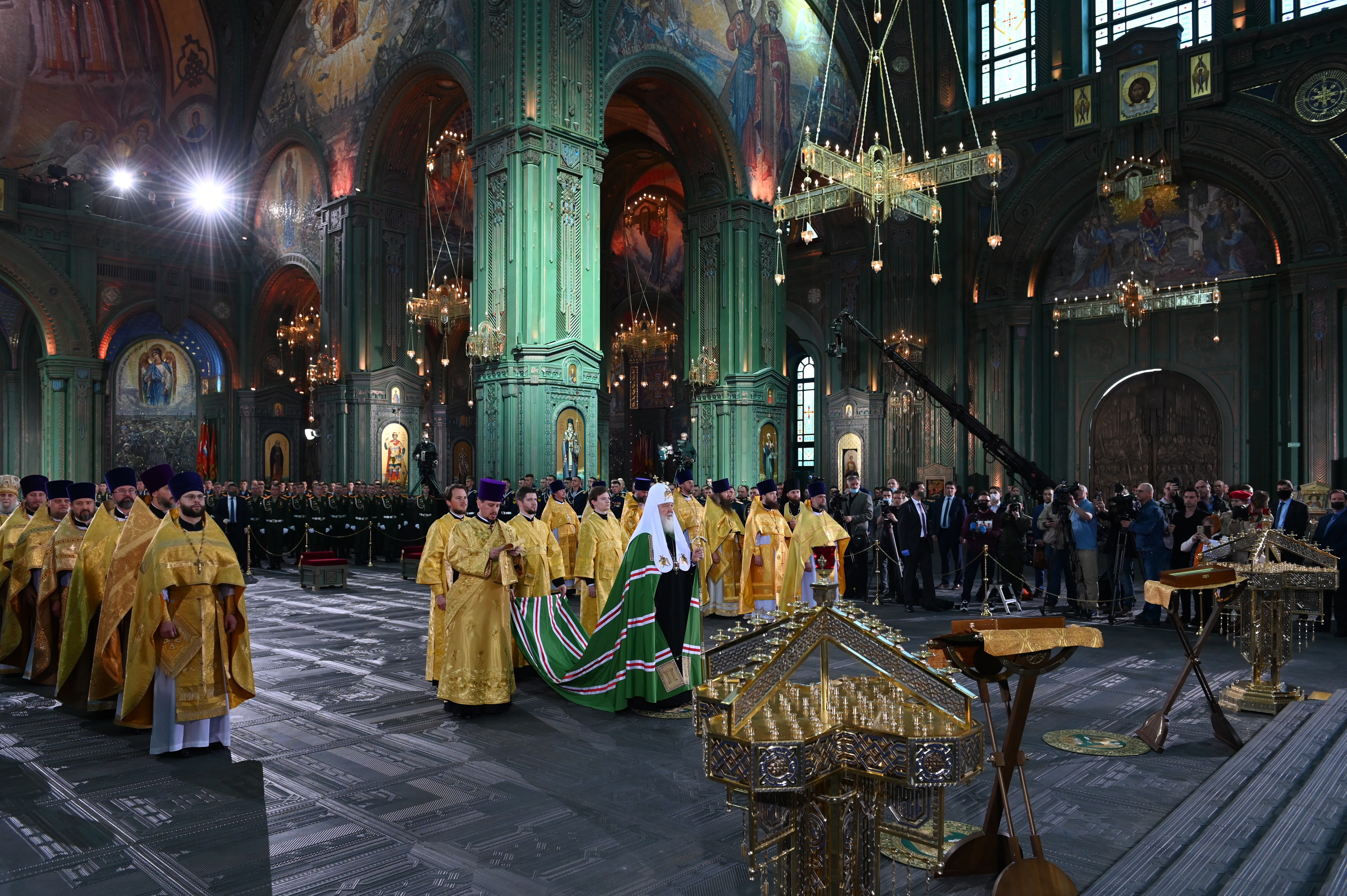 В воскресенье есть церковный праздник. Литургия в храме Вооруженных сил РФ.